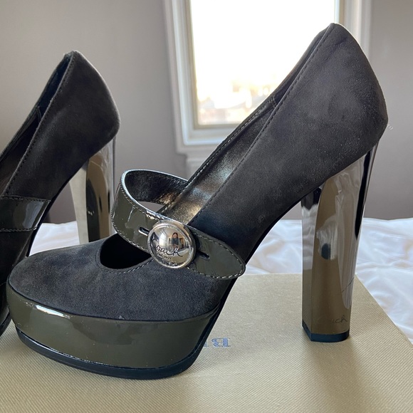 Coach Heels - Picture 2 of 7